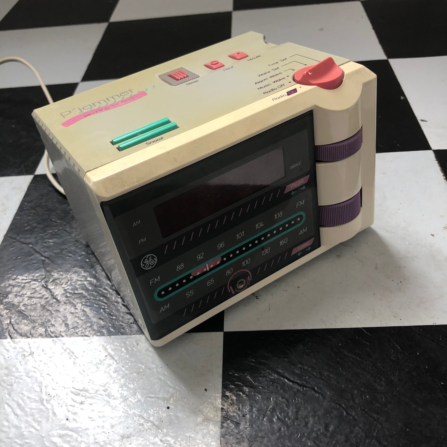 Vintage P’Jammer AM FM clock radio