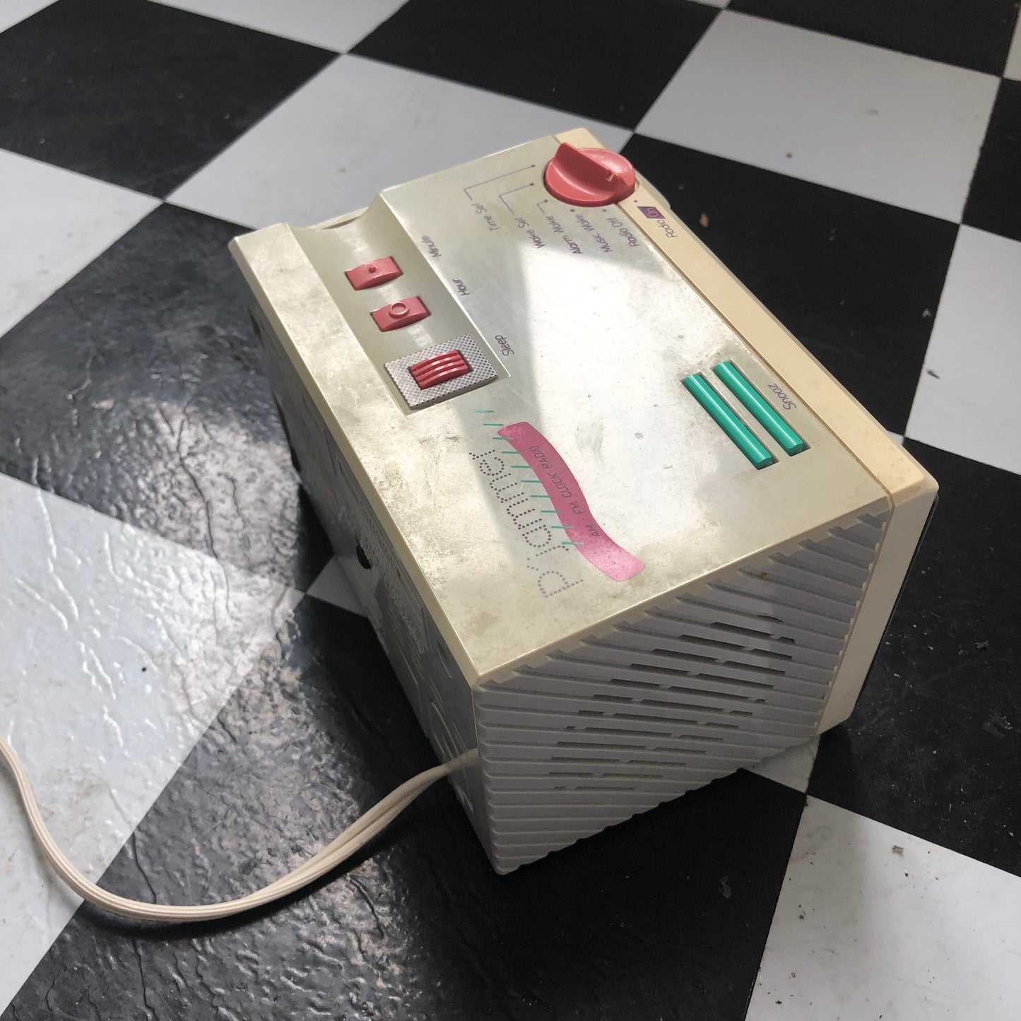 Vintage P’Jammer AM FM clock radio